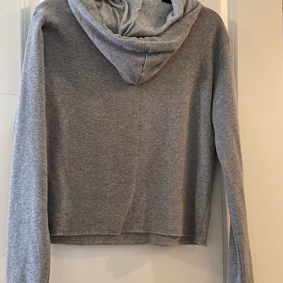 Holiday Mickey Mouse sweatshirt. It is cropped and in great shape♥️💚 - Picture 3 of 3